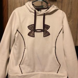 Women’s Under Armour sweatshirt